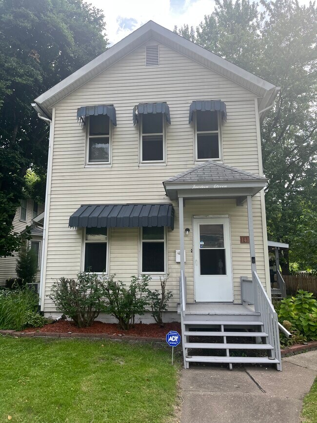 1411 Jersey Ridge Rd in Davenport, IA - Building Photo - Building Photo