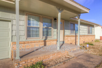 8923 E Newton Pl in Tulsa, OK - Foto de edificio - Building Photo