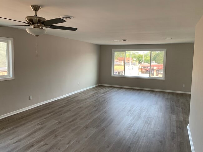 3337 W 95th St, Unit 2