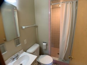 8111 W Raymond Ln in West Allis, WI - Building Photo - Building Photo