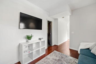 1856 N Fairfield Ave in Chicago, IL - Building Photo - Building Photo