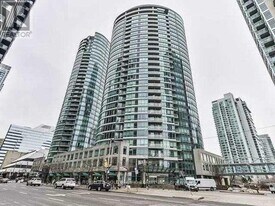 373 Front St W in Toronto, ON - Building Photo