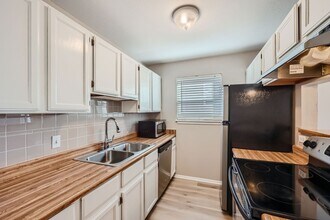 1227 S Gilbert St in Castle Rock, CO - Building Photo - Building Photo