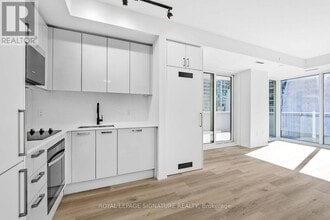 280 Dundas St W in Toronto, ON - Building Photo - Building Photo