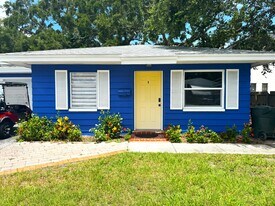 1196 Angle Rd in Dunedin, FL - Building Photo