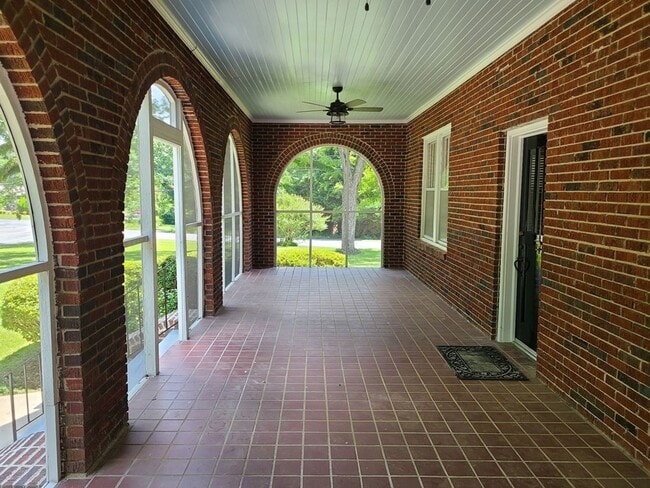 7131 Whitesville Rd in Columbus, GA - Foto de edificio - Building Photo