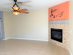 5579 W Dove Loft Dr in Marana, AZ - Building Photo - Building Photo