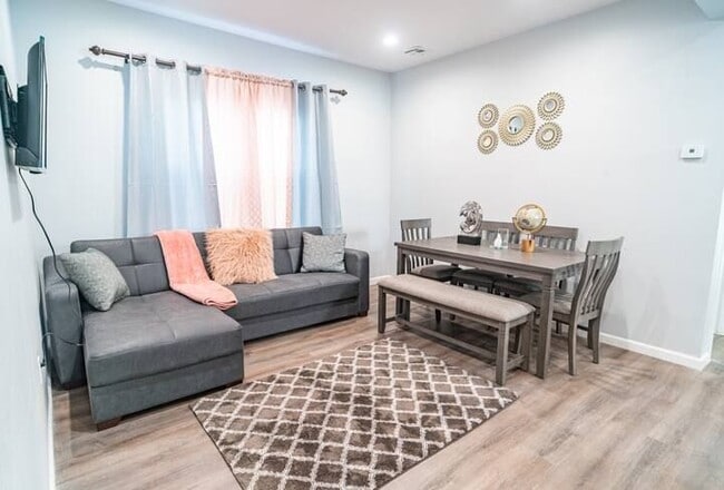 135 Fabyan Pl