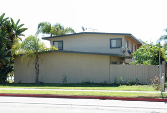 1730 Santa Ana Ave in Costa Mesa, CA - Building Photo - Building Photo