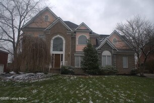 11107 Herring Ct in Louisville, KY - Building Photo