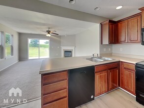 2016 Hickoryleaf Ln in Raymore, MO - Building Photo - Building Photo