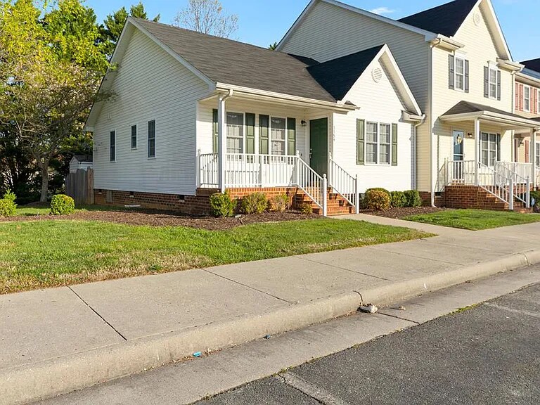 1159 Settlers Landing Dr in Tappahannock, VA - Building Photo