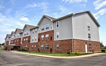 Heritage Landing 55+ Apartments in Mount Vernon, IL - Building Photo - Building Photo