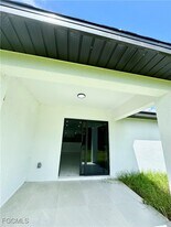 668 Chemstrand St E in Lehigh Acres, FL - Building Photo