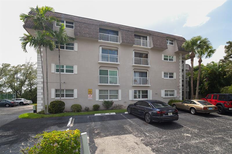5951 NE 14th Ln in Fort Lauderdale, FL - Building Photo