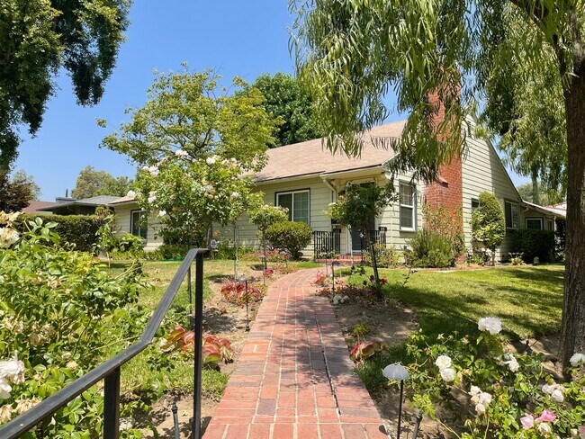 1907 San Pasqual St in Pasadena, CA - Building Photo - Building Photo