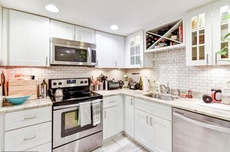 631 14th St NE, Unit B in Washington, DC - Building Photo - Building Photo