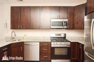 654 W Gordon Ter in Chicago, IL - Building Photo - Building Photo
