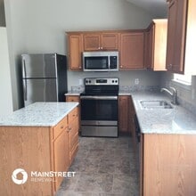 1723 Katrina Ln in Lancaster, TX - Foto de edificio - Building Photo