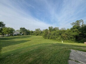 4080 N Parkside Dr in Hoffman Estates, IL - Building Photo - Building Photo
