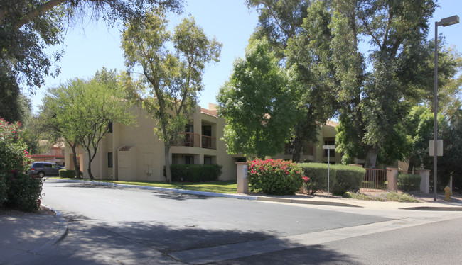 Village One in Scottsdale, AZ - Foto de edificio - Building Photo