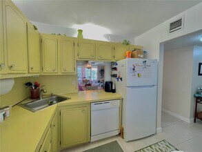 6350 NW 62nd St in Fort Lauderdale, FL - Building Photo - Building Photo