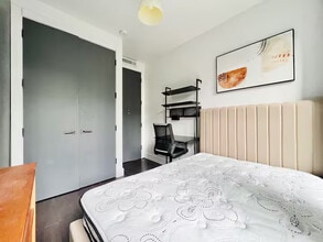 Furnished room/NOT APARTMENT in Queens, NY - Foto de edificio - Building Photo