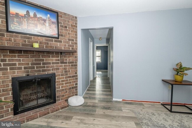 property at 1821 Valley Dr