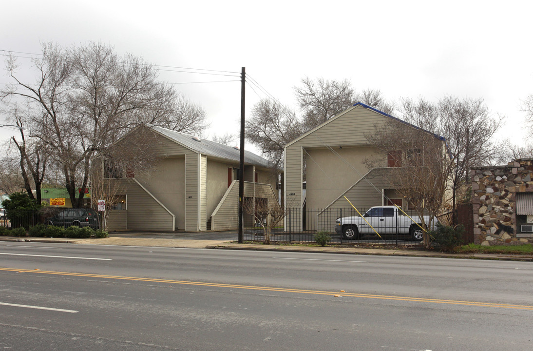 Cottonwood Condominiums in Austin, TX - Building Photo