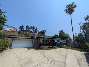 141 Hillside Terrace in Vista, CA - Building Photo - Building Photo
