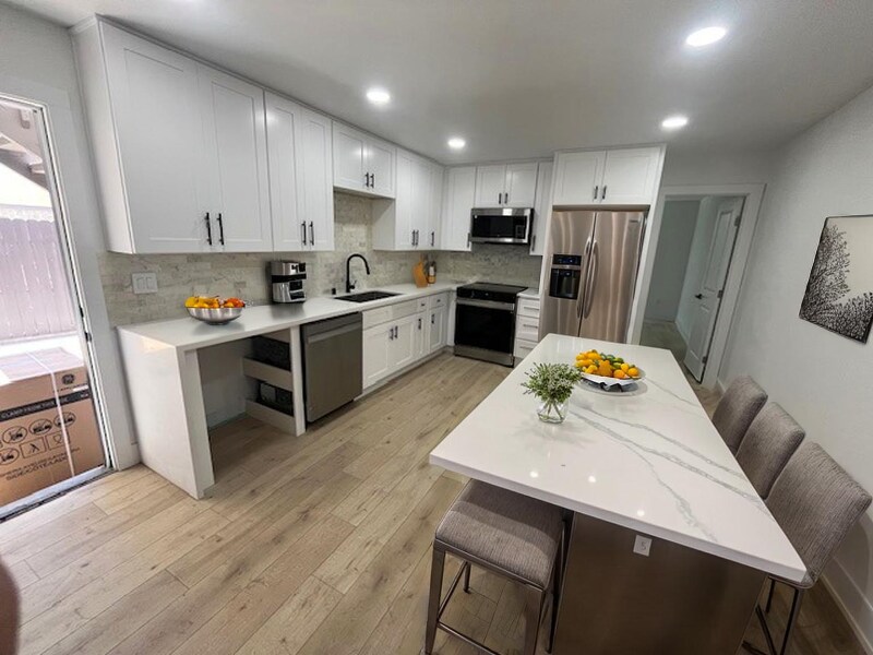 17422 Keelson Ln in Huntington Beach, CA - Building Photo