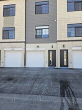 156 Park St in Cochrane, AB - Building Photo - Building Photo