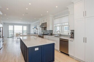 676 Dune Rd in Westhampton Beach, NY - Building Photo - Building Photo