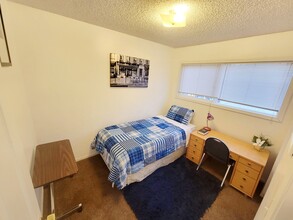 301 E 46th Ave, Unit 4 in Anchorage, AK - Foto de edificio - Building Photo