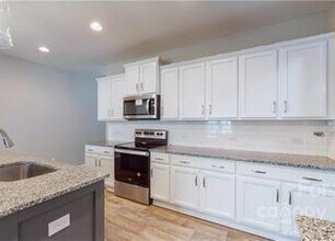 8550 River Ridge Dr in Harrisburg, NC - Building Photo - Building Photo