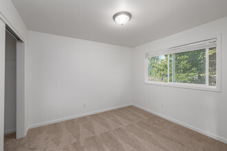 Hidden Court Apartments in Portland, OR - Building Photo - Interior Photo