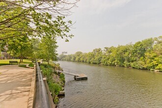 2911 N Western Ave, Unit 301 in Chicago, IL - Foto de edificio - Building Photo