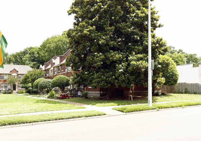 Stratford Place in Memphis, TN - Building Photo - Building Photo