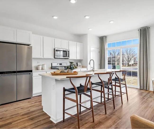 1757 Baler Ave in Aurora, IL - Foto de edificio - Building Photo