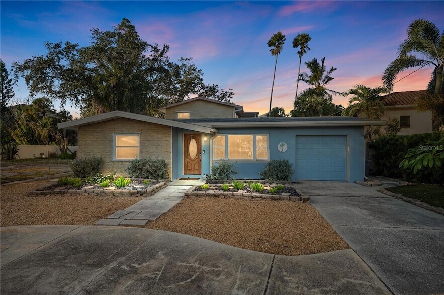 284 44th Ave in St Pete Beach, FL - Foto de edificio