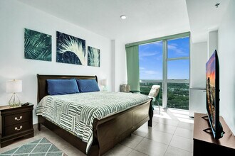 2641 N Flamingo Rd in Plantation, FL - Building Photo - Building Photo