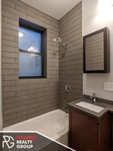634 W Barry Ave, Unit 103 in Chicago, IL - Building Photo - Building Photo
