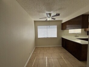 2855 Klinger Cir in Las Vegas, NV - Building Photo - Building Photo
