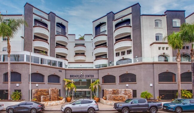 Broadcast Center in Los Angeles, CA - Foto de edificio - Building Photo
