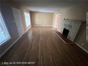 10 E Bonanza Rd in Las Vegas, NV - Building Photo - Building Photo