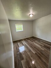 3220 Fordhaven Rd, Unit Apt 4 in Louisville, KY - Foto de edificio - Building Photo