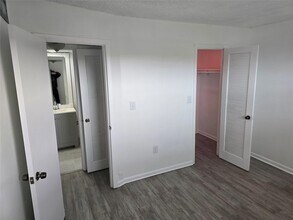 8225 Sunrise Lakes Blvd, Unit 310 in Sunrise, FL - Building Photo - Building Photo