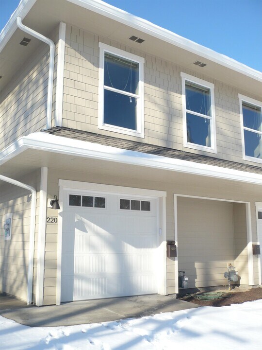 220 NW 15th St in Corvallis, OR - Building Photo