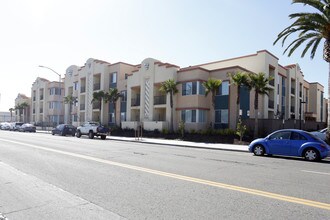 Hancock Terrace in Santa Maria, CA - Foto de edificio - Building Photo