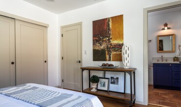 2135 Clinton St in Los Angeles, CA - Building Photo - Building Photo